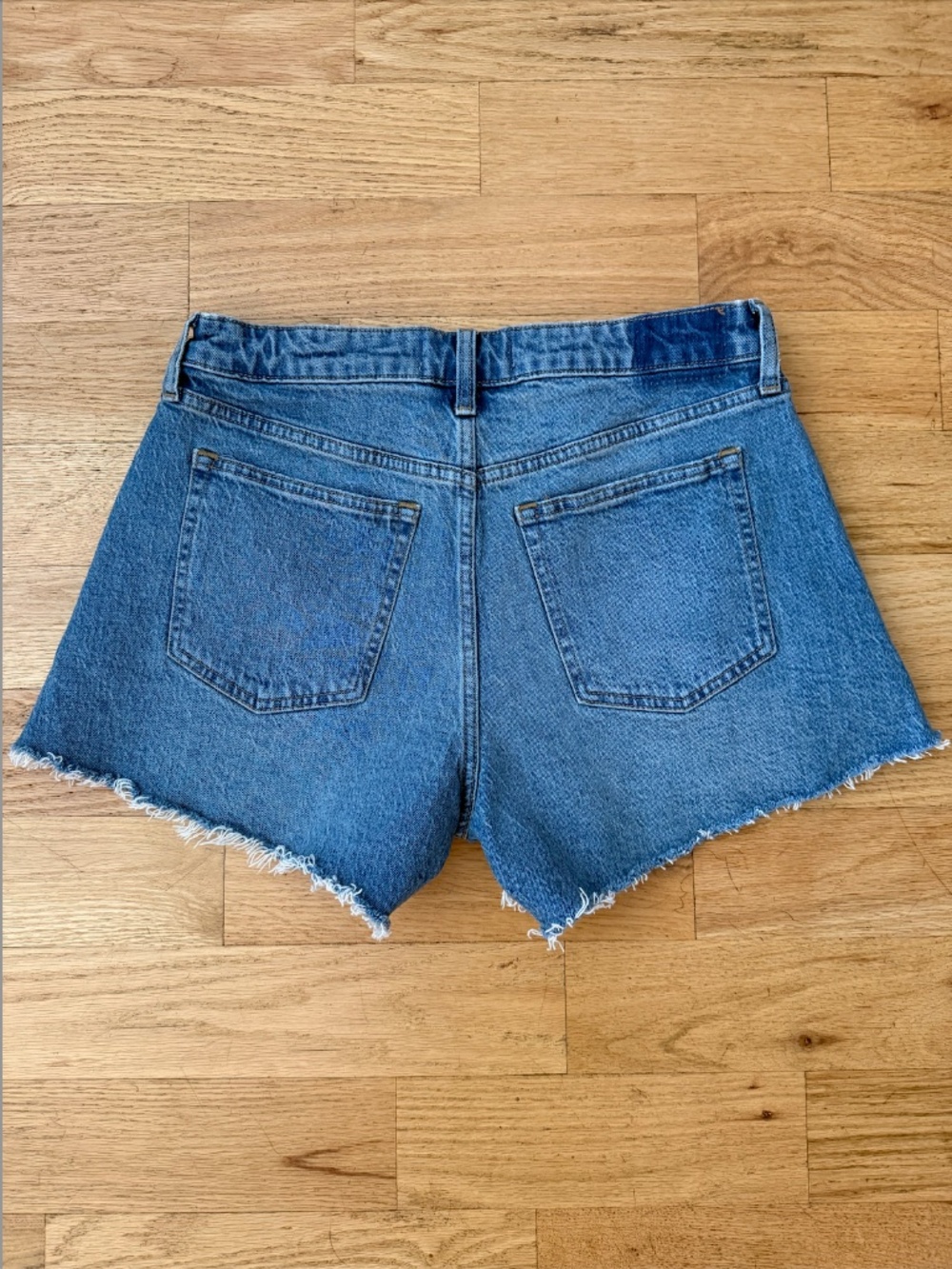 NWT Abercrombie Curve Love Mid Rise A-Line Denim Shorts 28/6 Medium Wash - Picture 6 of 8